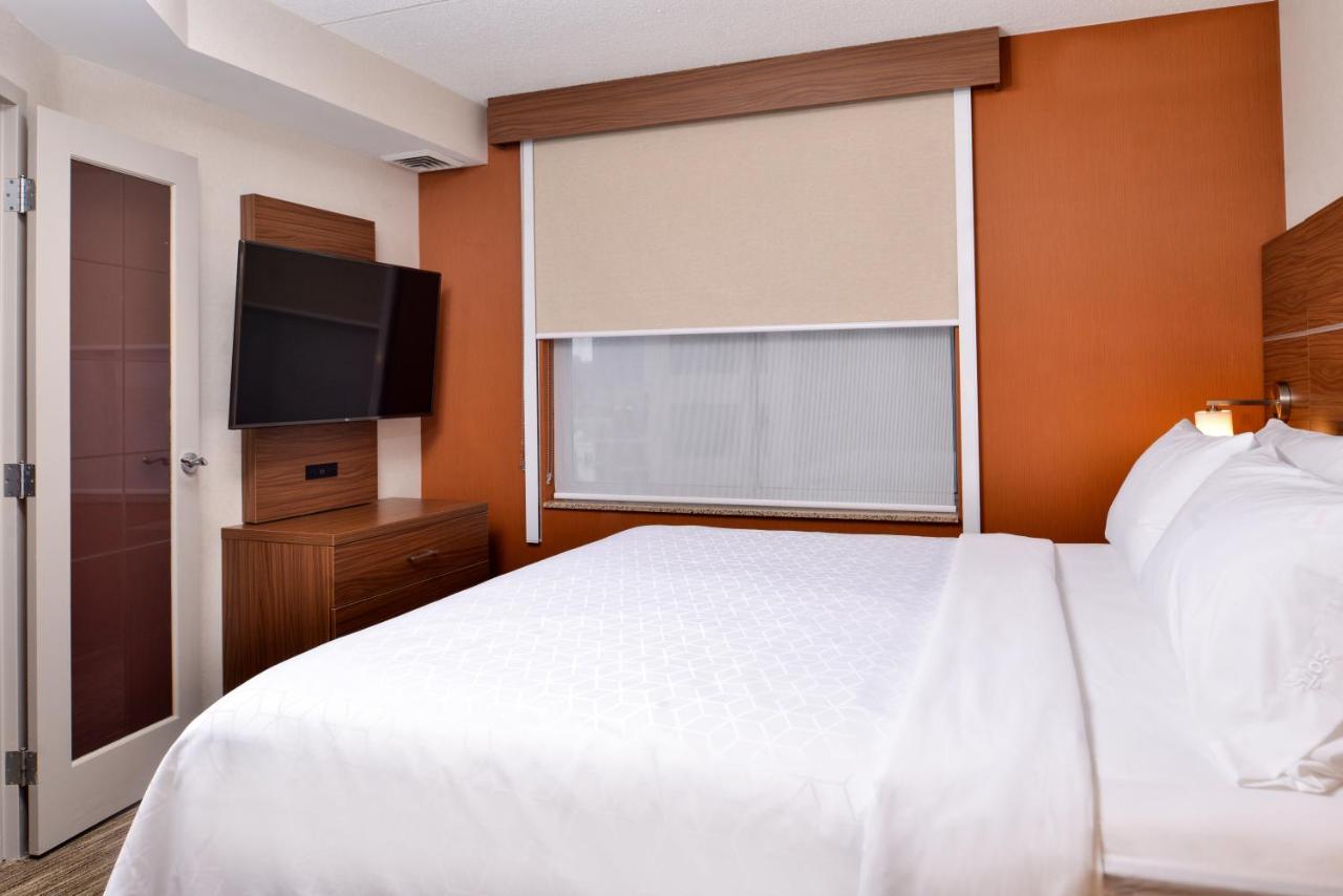  | Holiday Inn Express & Suites Buffalo Downtown, an IHG Hotel