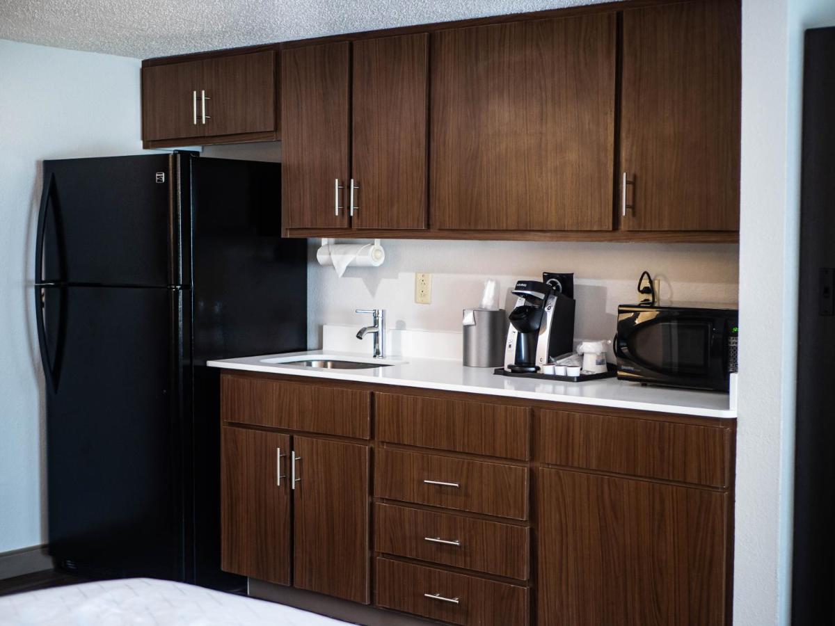 | Holiday Inn Express Hotel & Suites Charlotte-Concord I-85, an IHG Hotel
