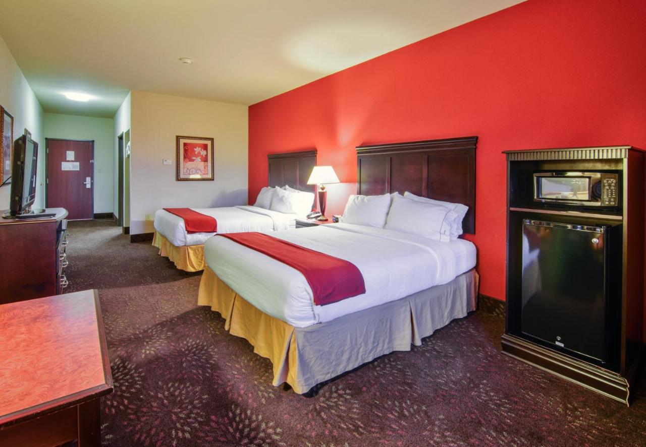  | Holiday Inn Express Hotel & Suites Terrell