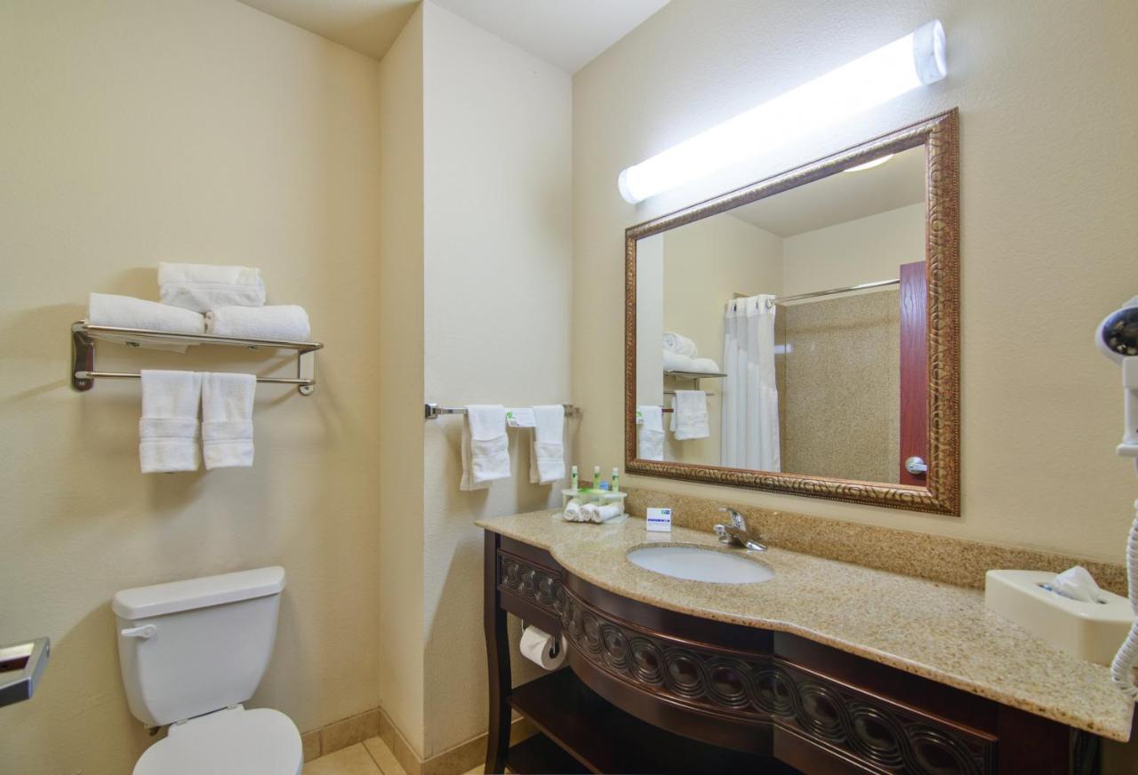 King Suite with Sofa Bed at Country Inn & Suites by Radisson, Terrell