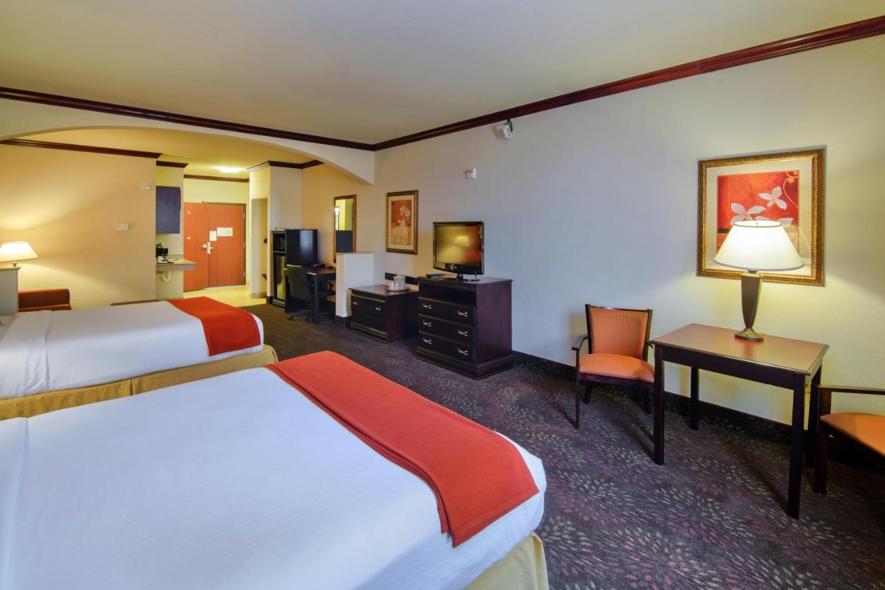  | Holiday Inn Express Hotel & Suites Terrell