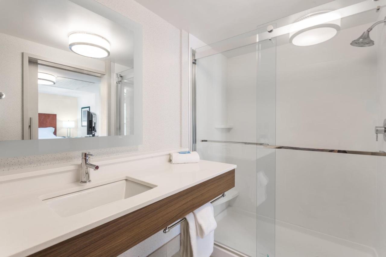 Imperial Suite at Holiday Inn Express Hotel & Suites Wilmington-University Ctr by IHG