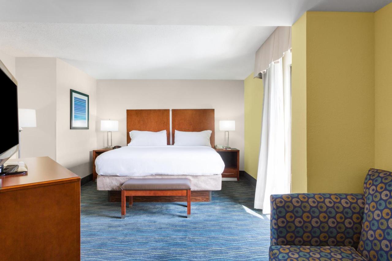 Imperial Suite at Holiday Inn Express Hotel & Suites Wilmington-University Ctr by IHG