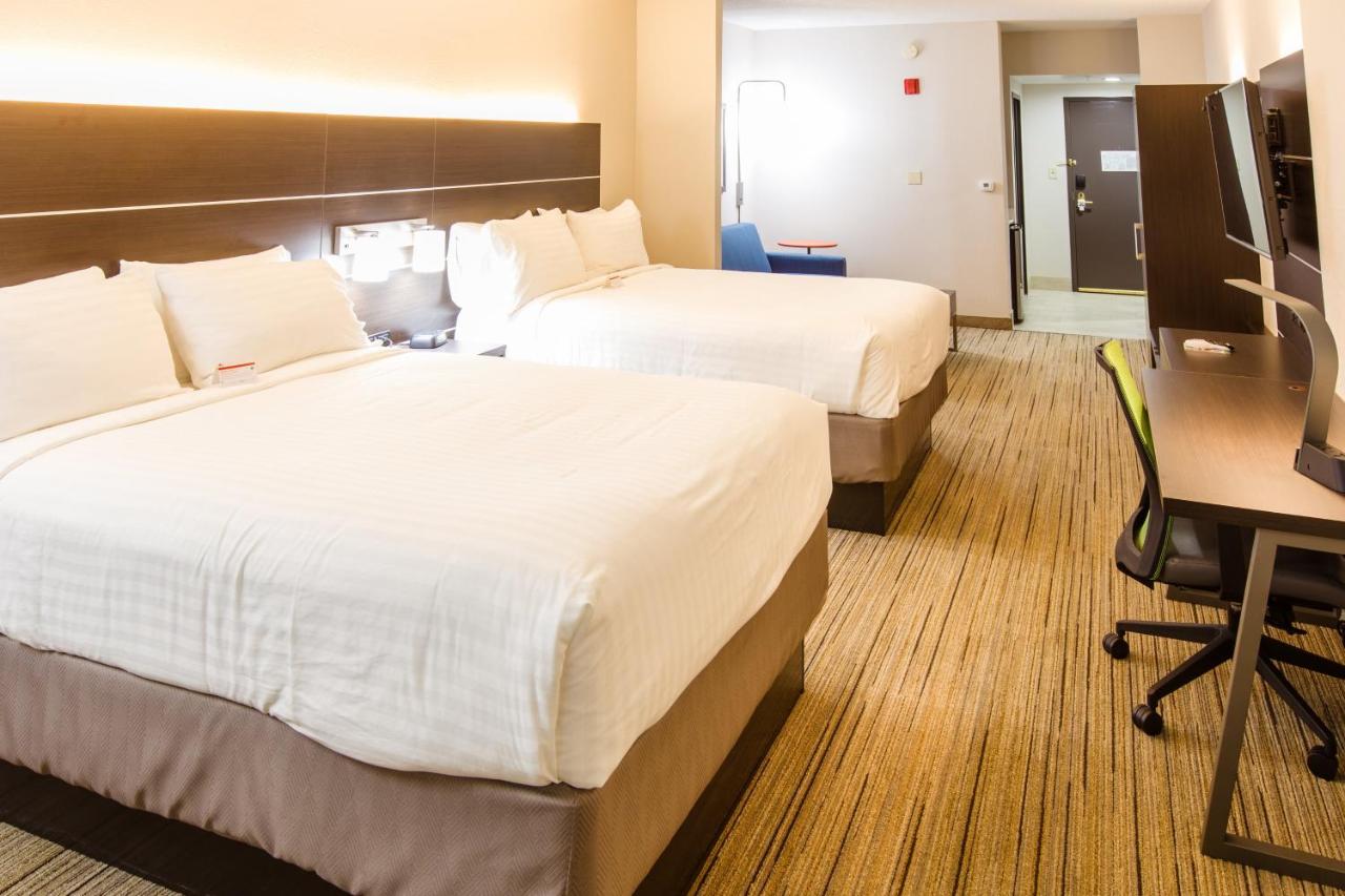 Queen Suite - Non-Smoking at Holiday Inn Express Hotel & Suites Harriman, an IHG Hotel