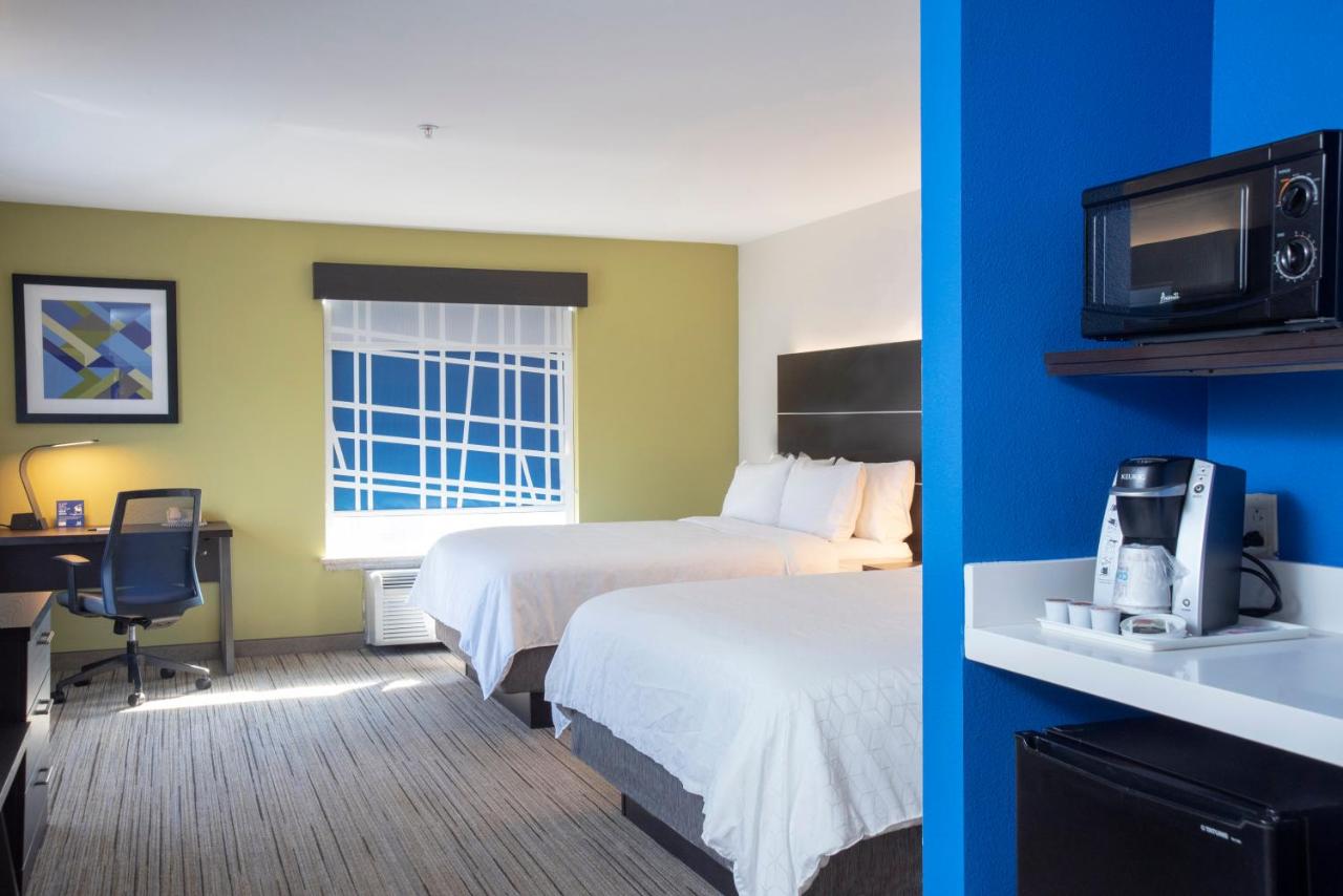 | Holiday Inn Express Hotel & Suites Chester, an IHG Hotel