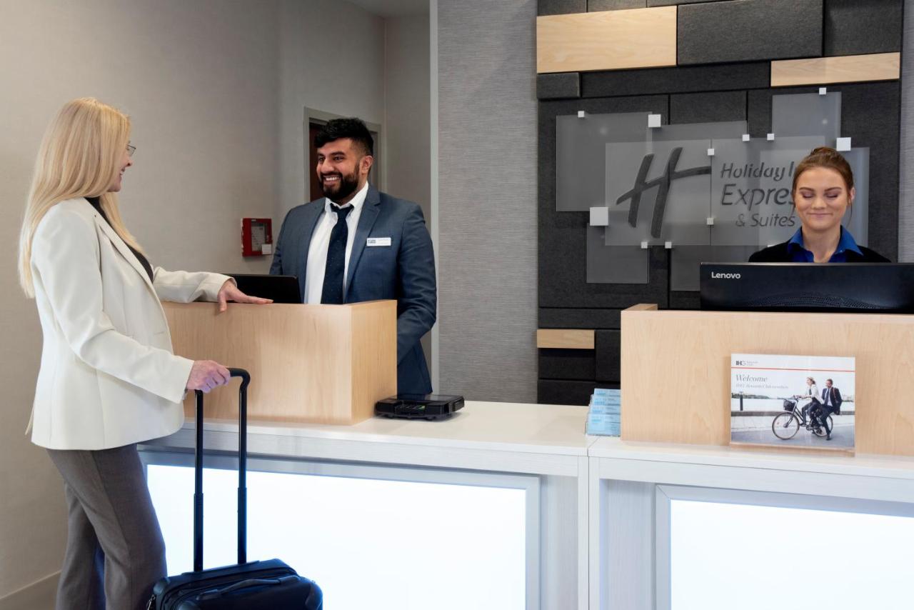 | Holiday Inn Express Hotel & Suites Chester, an IHG Hotel