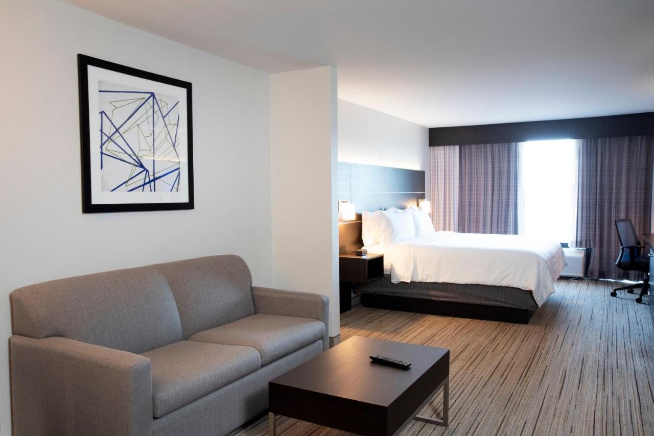| Holiday Inn Express Hotel & Suites Chester, an IHG Hotel