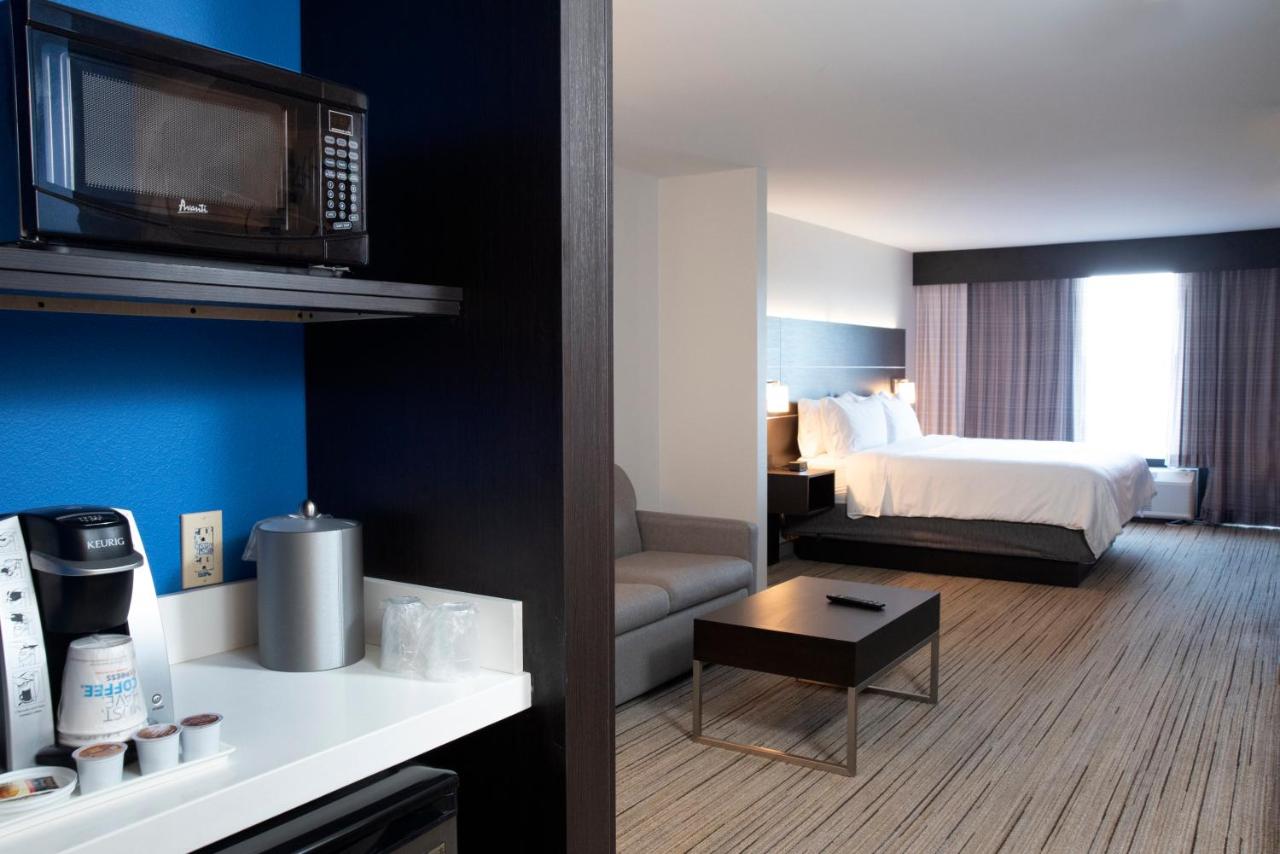 Queen Suite with Two Queen Beds - Non-Smoking at Holiday Inn Express Hotel & Suites Chester by IHG