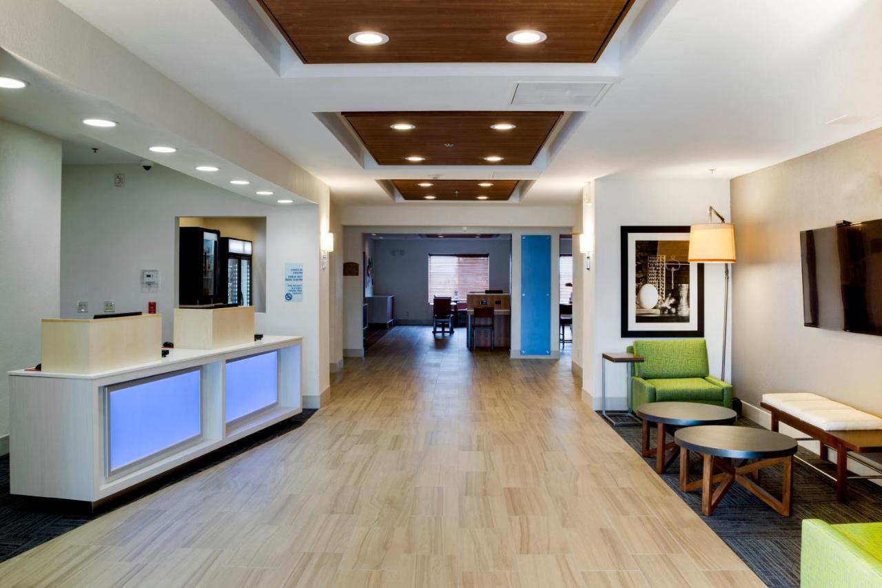| Holiday Inn Express Hotel & Suites Jacksonville, an IHG Hotel
