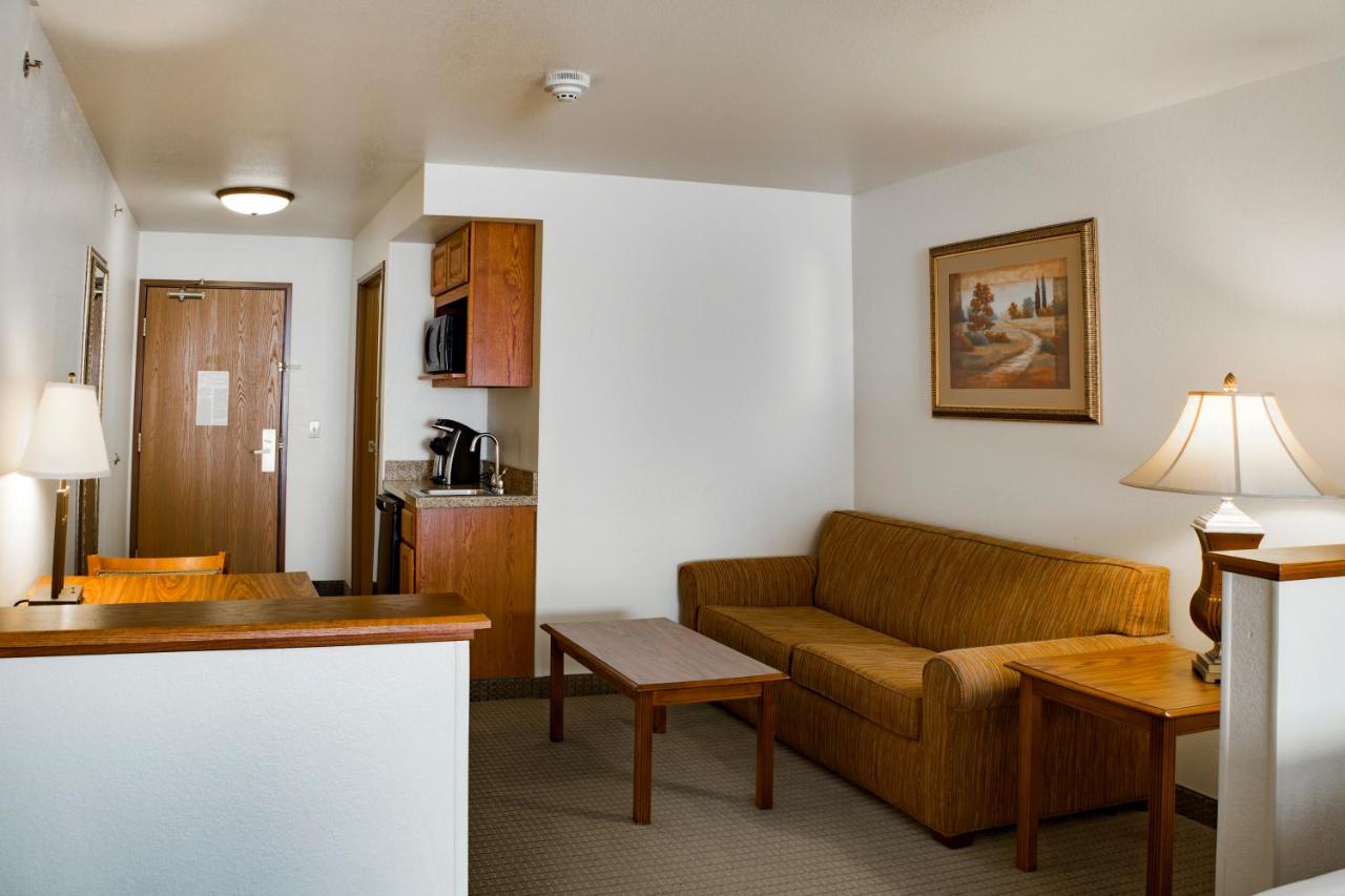 King Suite - Non-Smoking at Holiday Inn Express Hotel & Suites Jacksonville by IHG