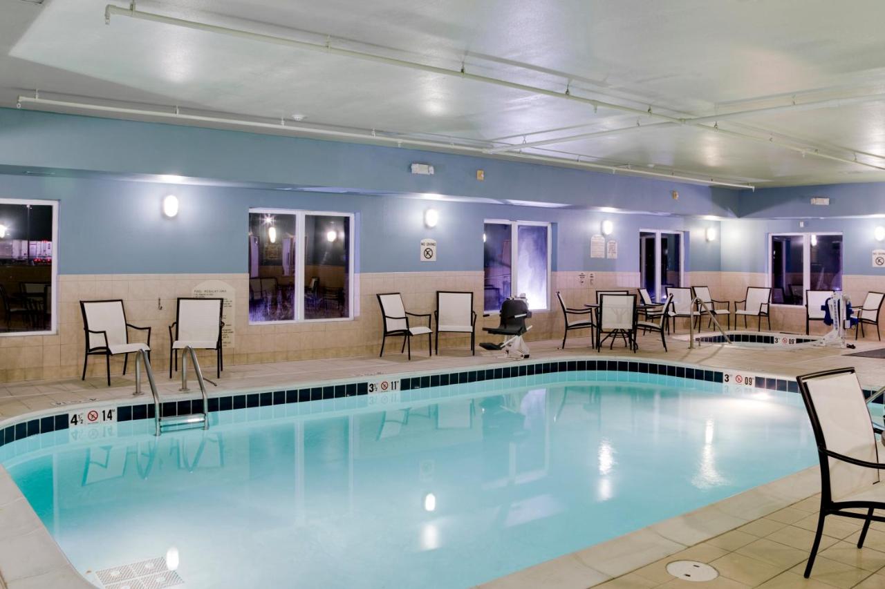 | Holiday Inn Express Hotel & Suites Jacksonville, an IHG Hotel