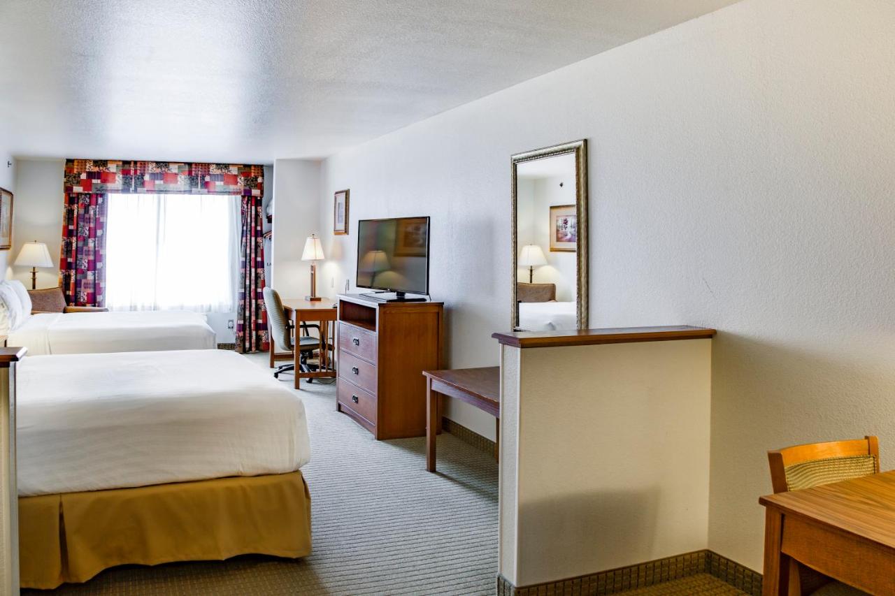 Queen Room with Two Queen Beds - Non-Smoking at Holiday Inn Express Hotel & Suites Jacksonville by IHG