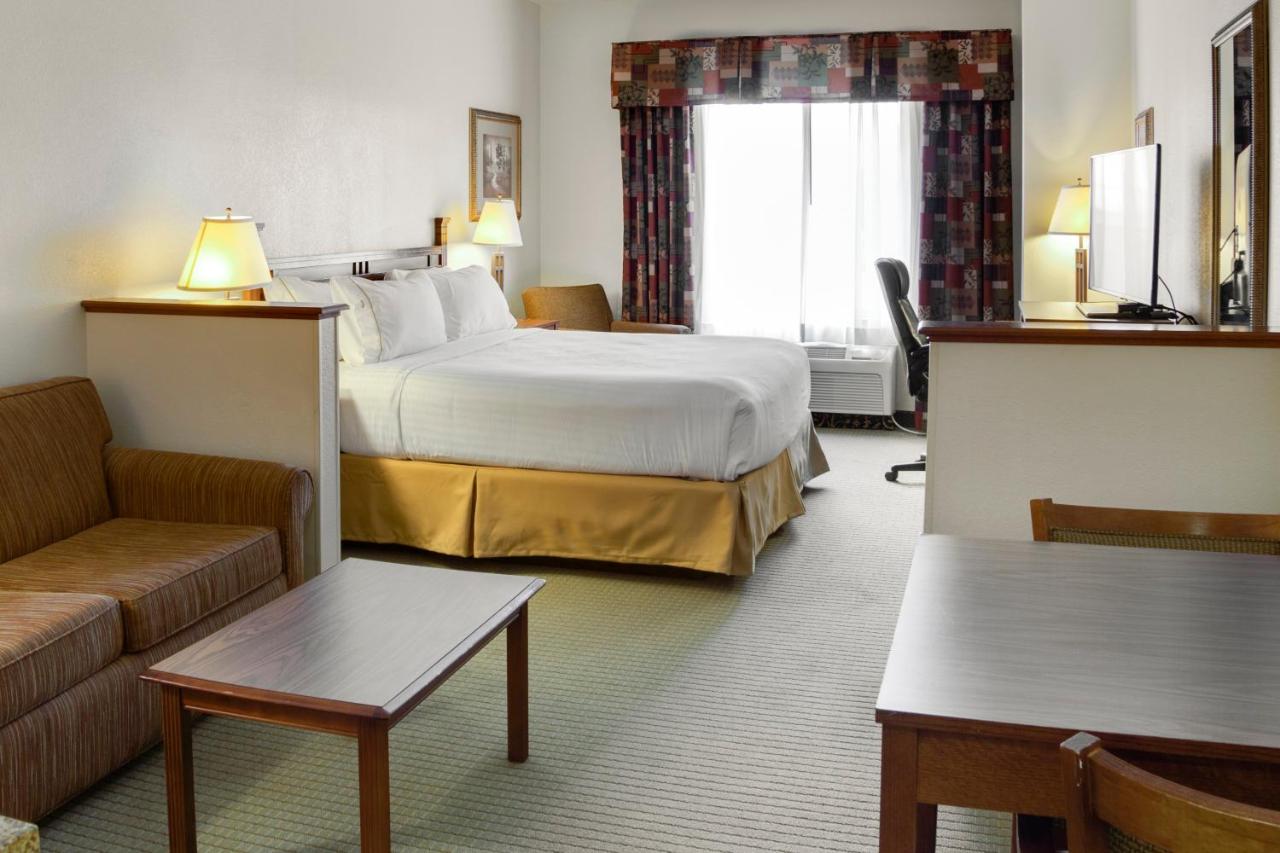 King Suite - Non-Smoking at Holiday Inn Express Hotel & Suites Jacksonville by IHG