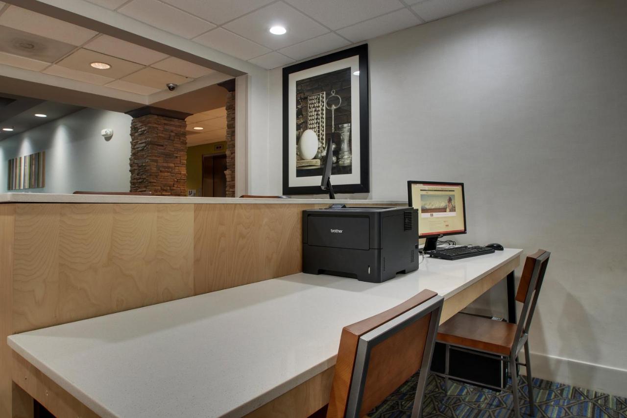 | Holiday Inn Express Hotel & Suites Middleboro Raynham, an IHG Hotel