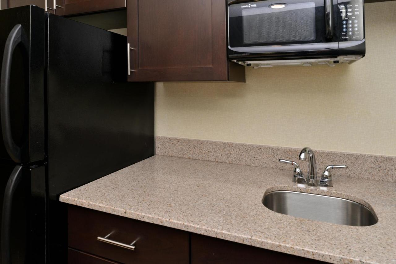 | Holiday Inn Express and Suites Indianapolis W- Airport Area, an IHG Hotel