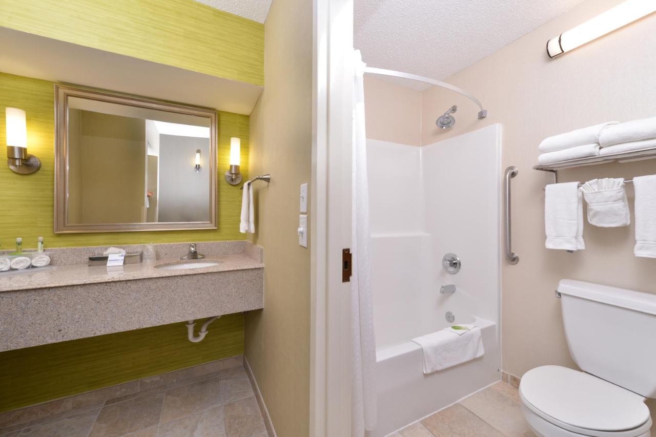 | Holiday Inn Express and Suites Indianapolis W- Airport Area, an IHG Hotel