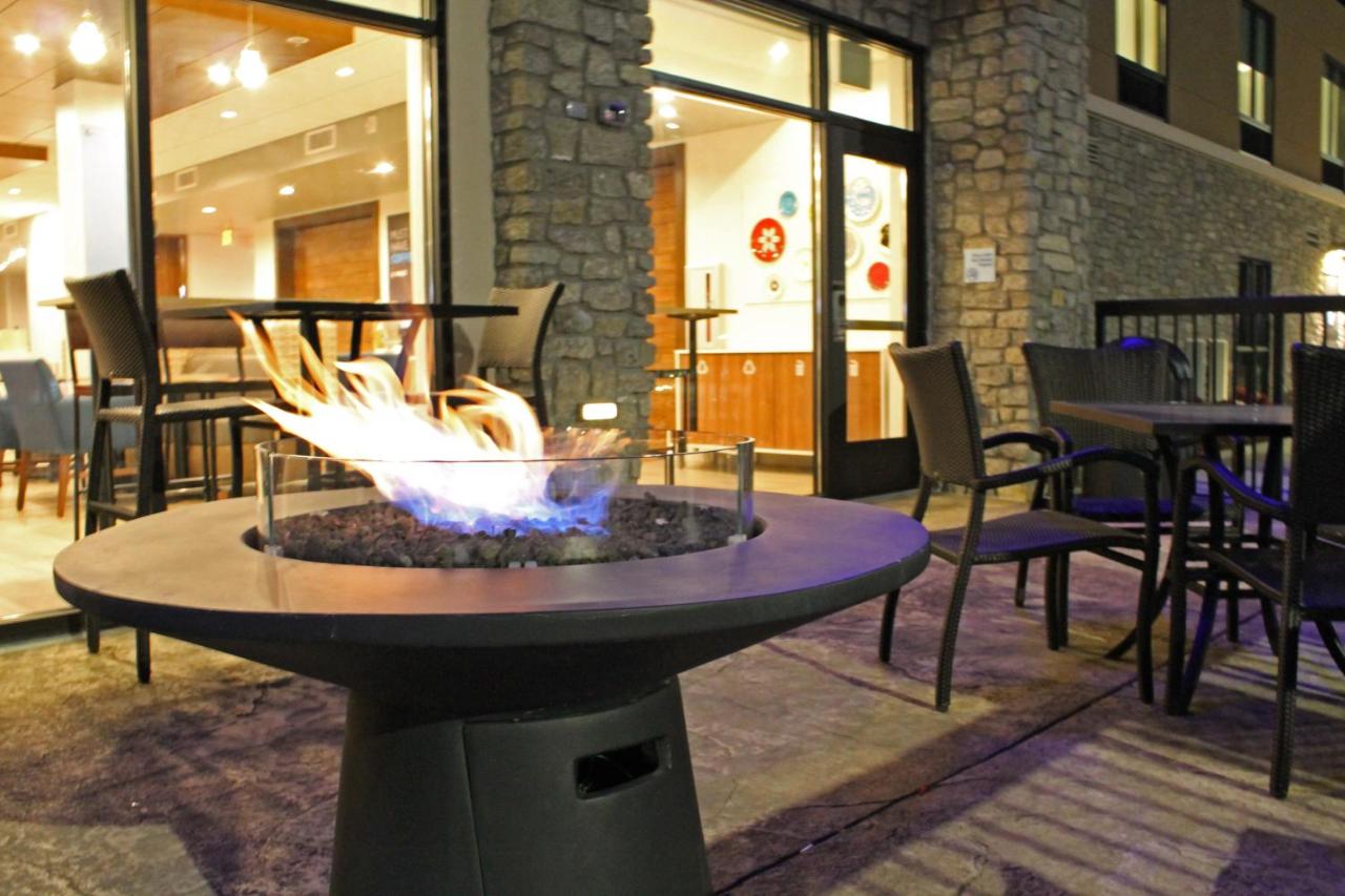 | Holiday Inn Express & Suites - St. Louis South - I-55, an IHG Hotel