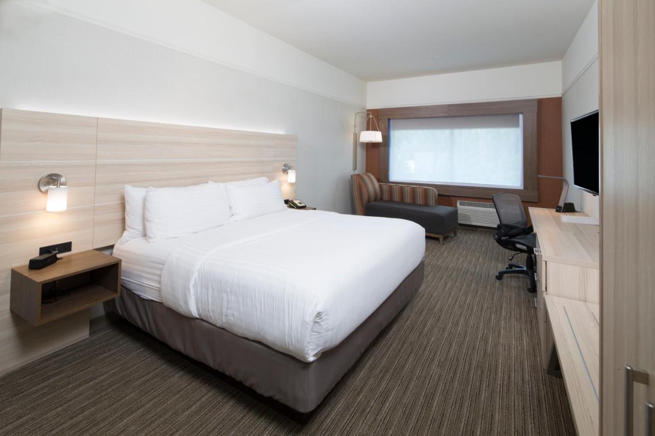 | Holiday Inn Express & Suites La Porte, an IHG Hotel
