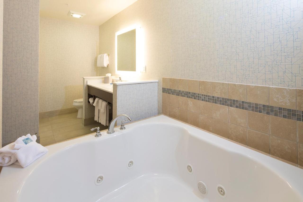 | Holiday Inn Express & Suites La Porte, an IHG Hotel