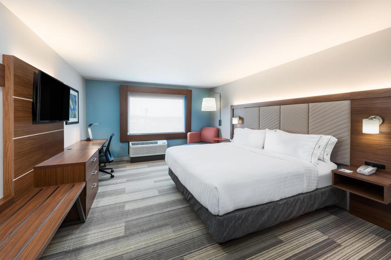 King Room - Mobility Access/Non-Smoking at Holiday Inn Express & Suites West Plains Southwest by IHG