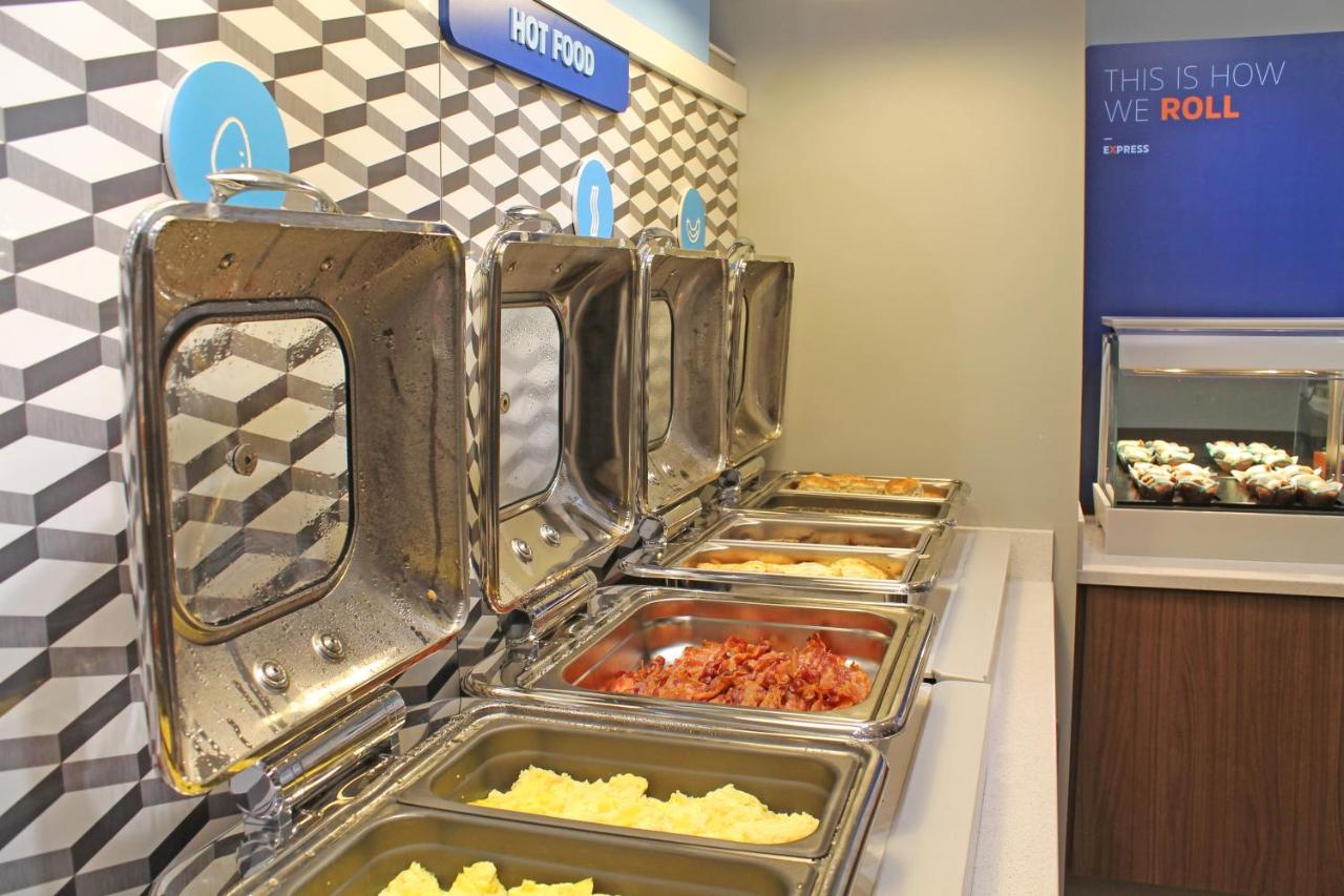 | Holiday Inn Express & Suites - St. Louis South - I-55, an IHG Hotel
