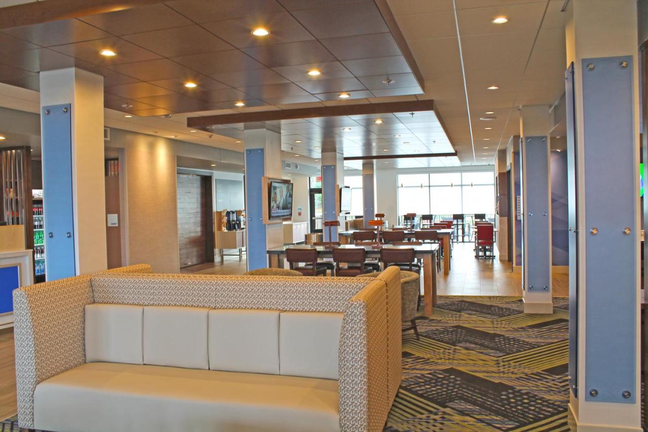 | Holiday Inn Express & Suites - St. Louis South - I-55, an IHG Hotel