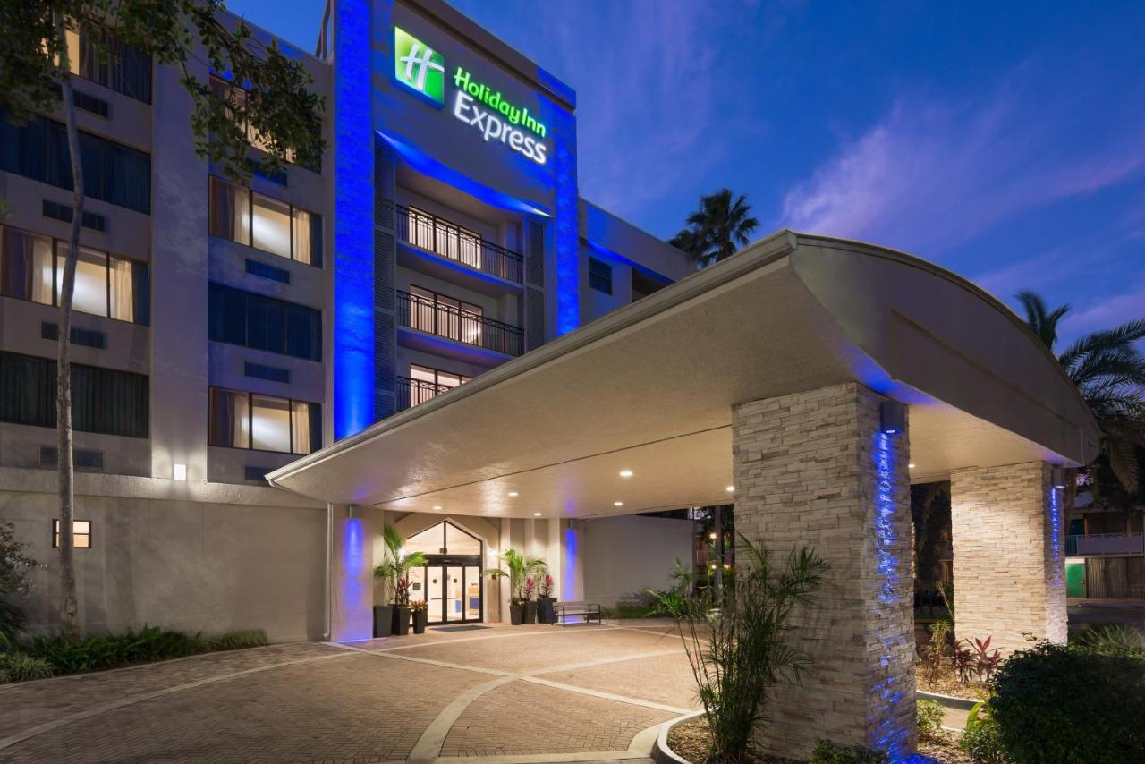 | Holiday Inn Express Hotel & Suites Ft. Lauderdale-Plantation, an IHG Hotel