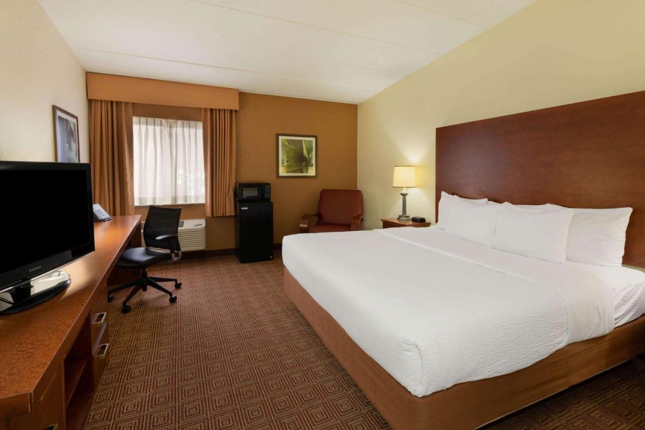 King Room at La Quinta Inn by Wyndham Minneapolis Airport Bloomington