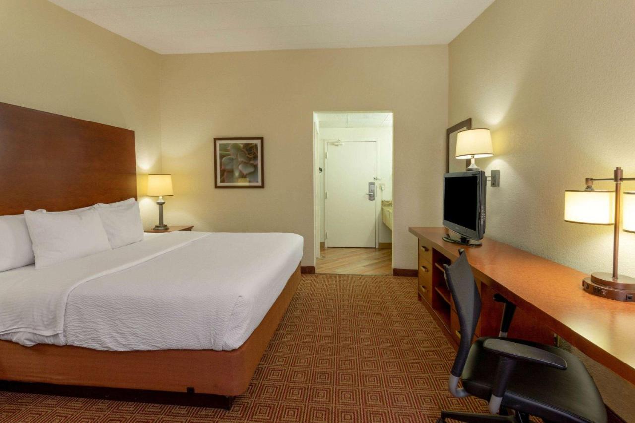 King Room at La Quinta Inn by Wyndham Minneapolis Airport Bloomington
