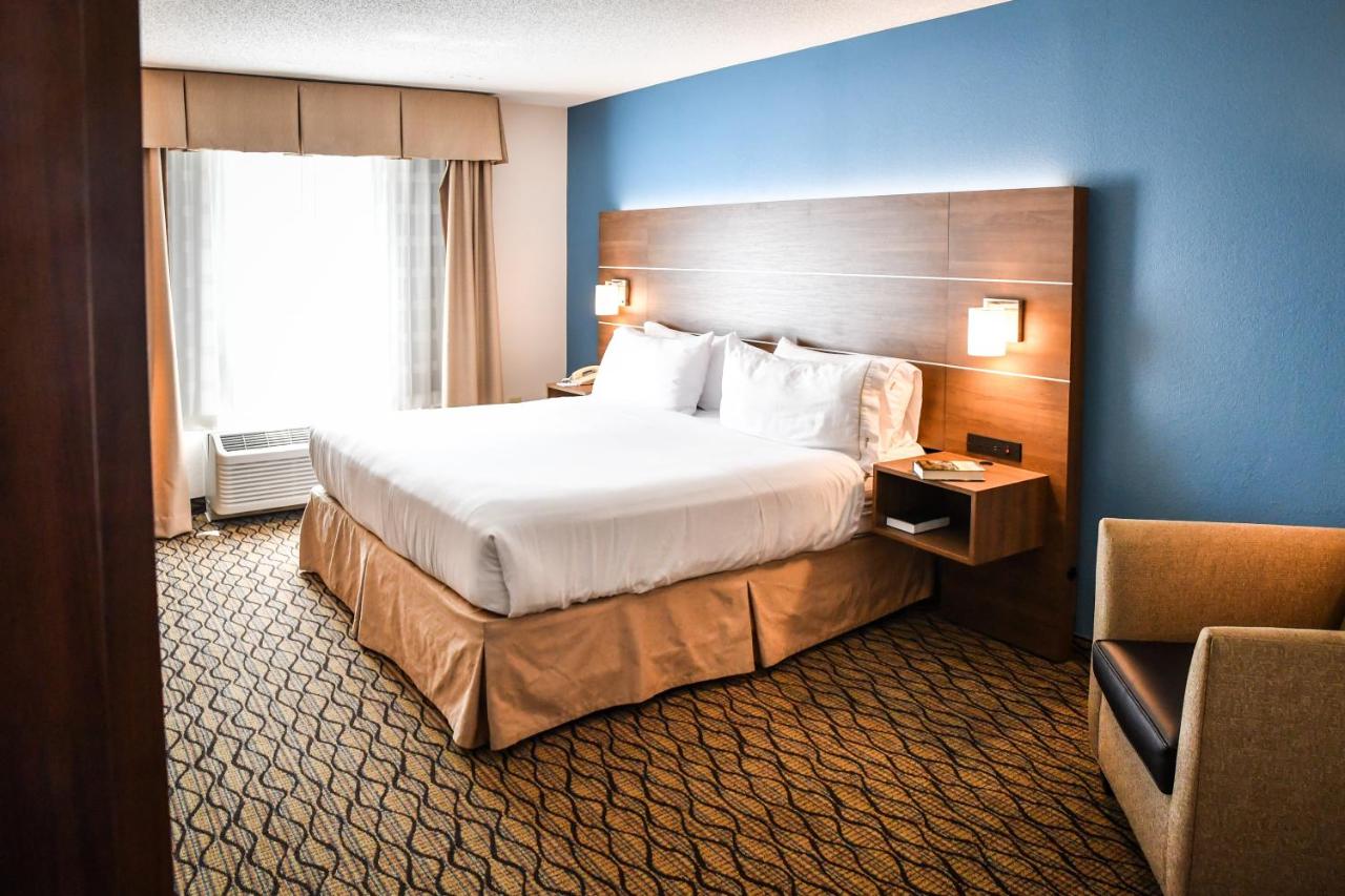King Room - Non-Smoking at Holiday Inn Express Hotel & Suites Concord by IHG