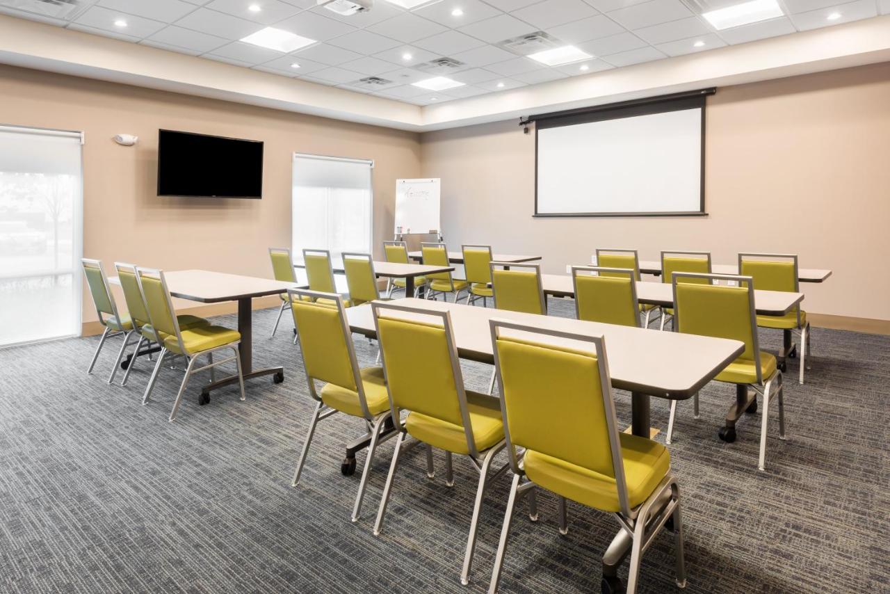 | Holiday Inn Express & Suites St. Louis - Chesterfield, an IHG Hotel
