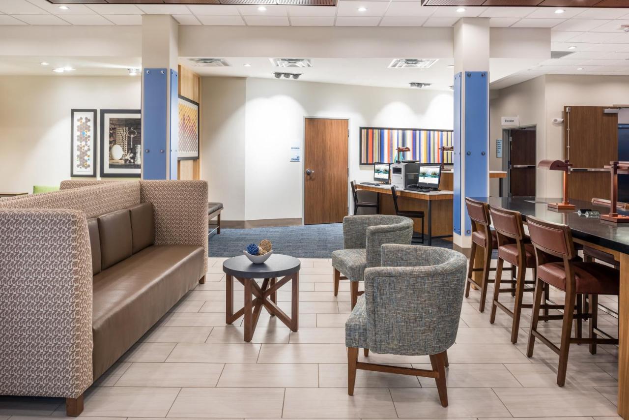 | Holiday Inn Express & Suites St. Louis - Chesterfield, an IHG Hotel