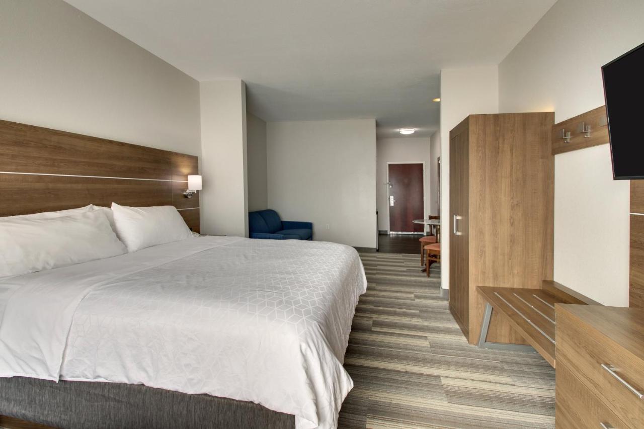 King Suite - Non-Smoking at Holiday Inn Express & Suites Laurel by IHG