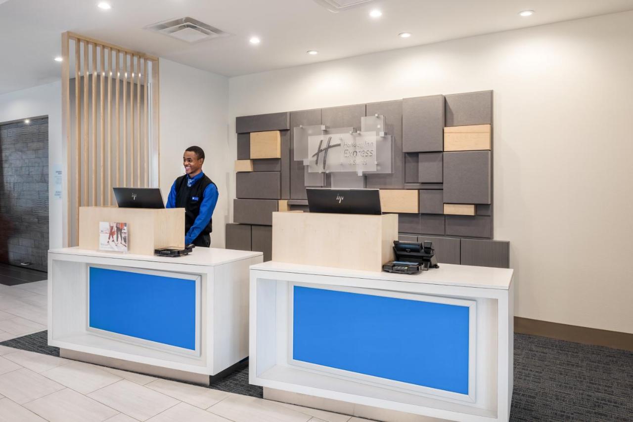 | Holiday Inn Express & Suites St. Louis - Chesterfield, an IHG Hotel