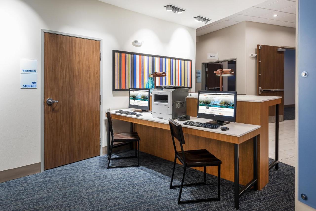| Holiday Inn Express & Suites St. Louis - Chesterfield, an IHG Hotel