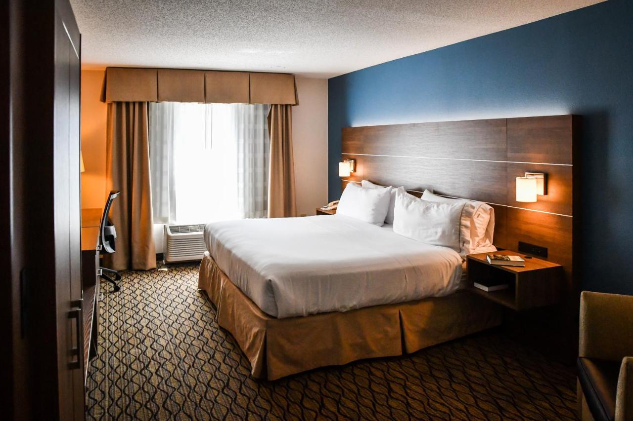 King Room - Non-Smoking at Holiday Inn Express Hotel & Suites Concord by IHG