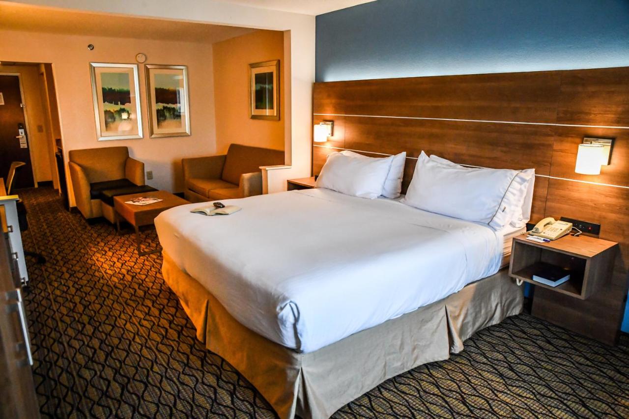 King Room - Non-Smoking at Holiday Inn Express Hotel & Suites Concord by IHG