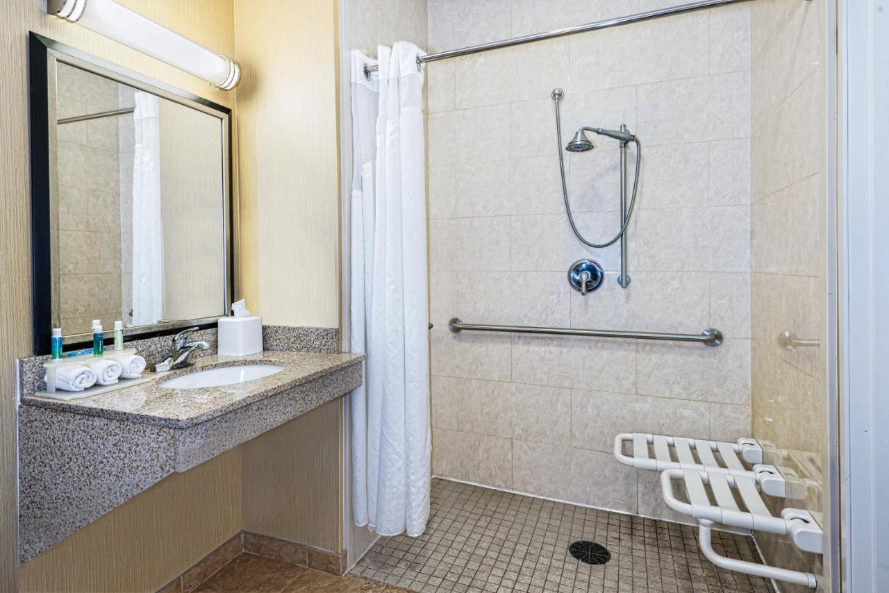 Double Room with Two Double Beds - Disability Access at Holiday Inn Express & Suites Cotulla by IHG
