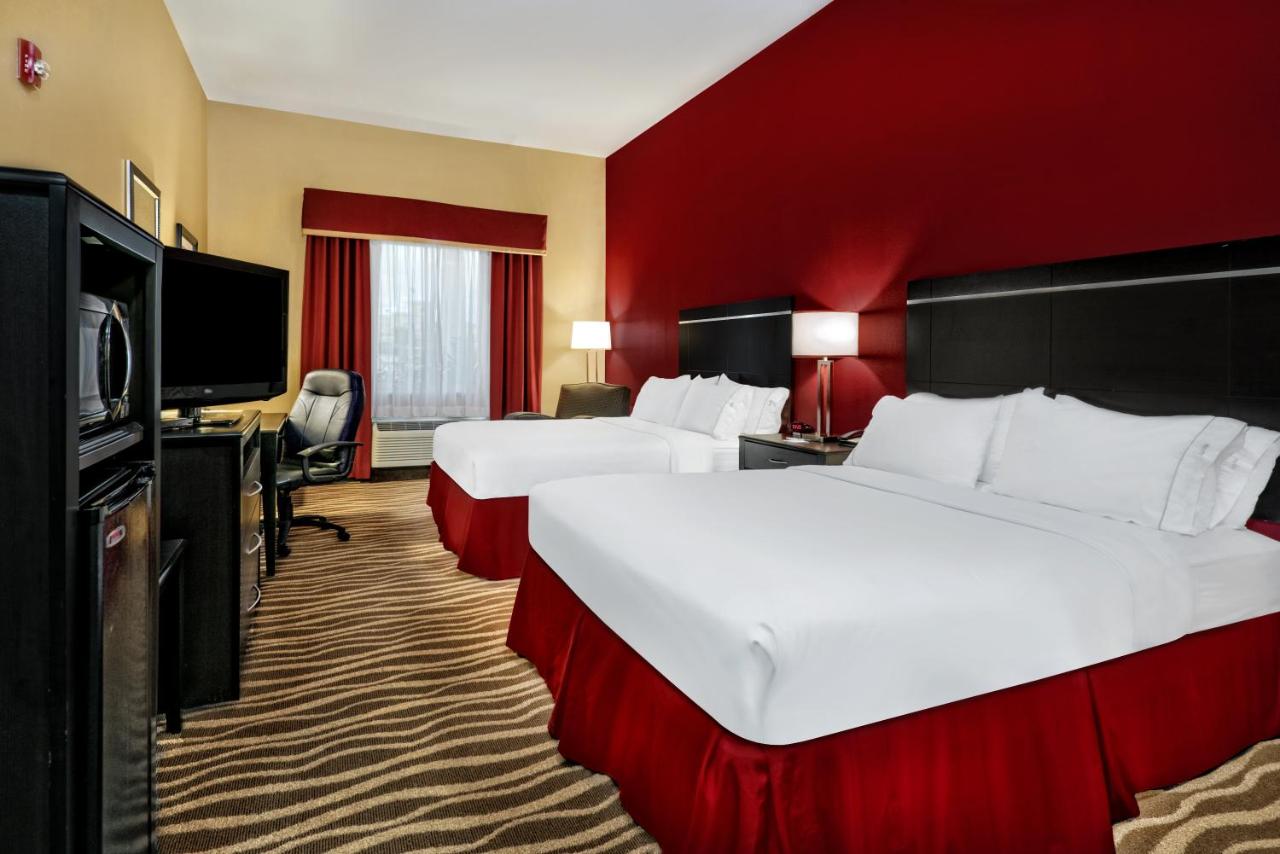 Double Room with Two Double Beds - Disability Access at Holiday Inn Express & Suites Cotulla by IHG