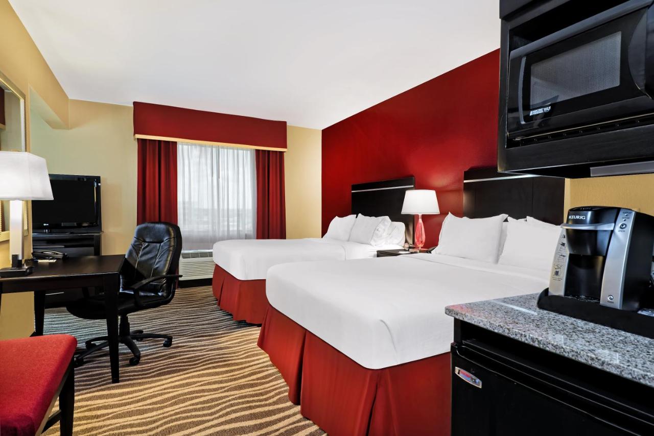 Corner Suite at Holiday Inn Express & Suites Cotulla by IHG