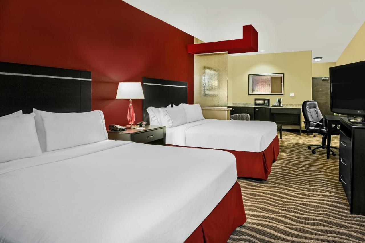 King Suite at Holiday Inn Express & Suites Cotulla by IHG
