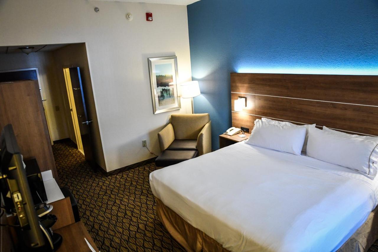 King Room - Non-Smoking at Holiday Inn Express Hotel & Suites Concord by IHG