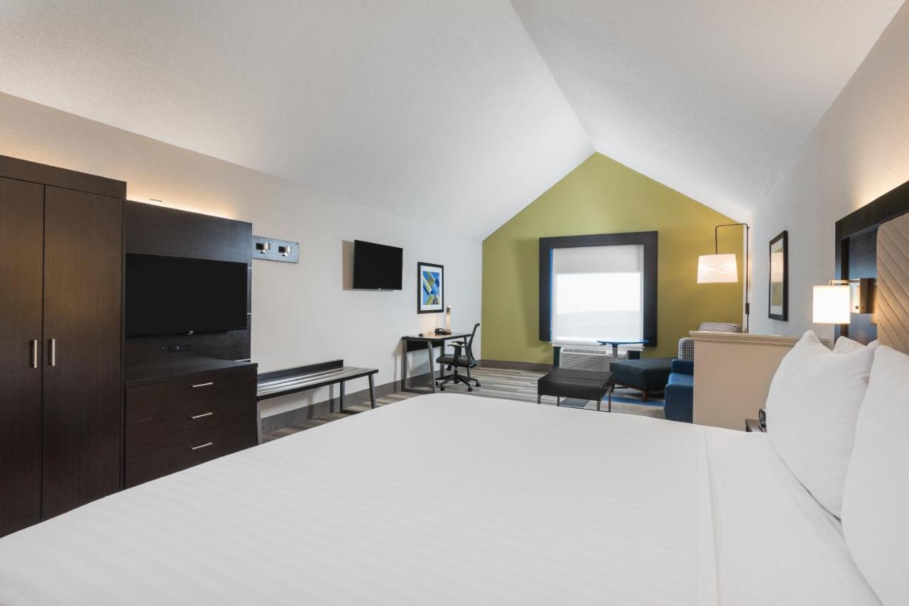 | Holiday Inn Express & Suites Florence I-95 & I-20 Civic Ctr, an IHG Hotel