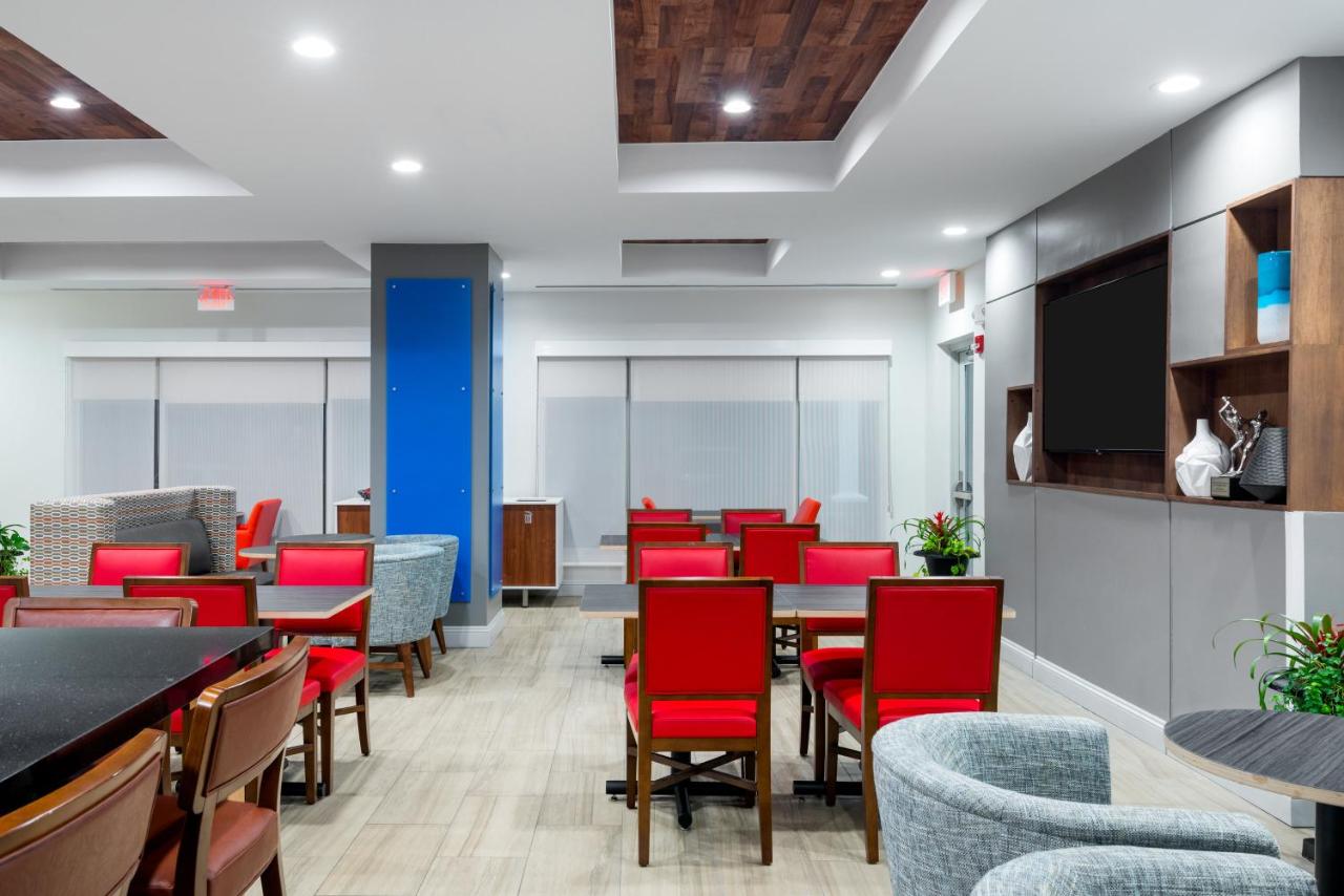 | Holiday Inn Express & Suites Florence I-95 & I-20 Civic Ctr, an IHG Hotel