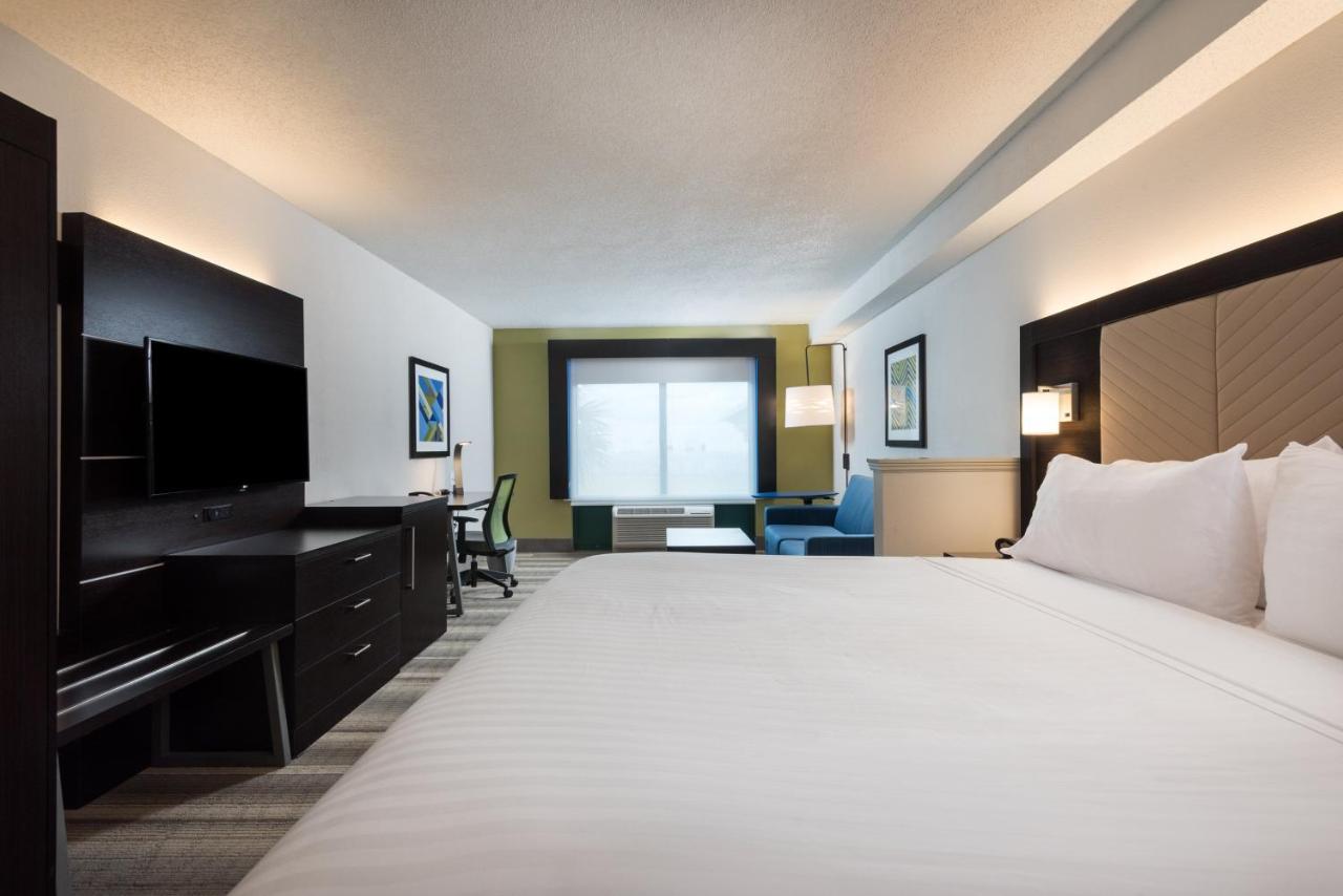 | Holiday Inn Express & Suites Florence I-95 & I-20 Civic Ctr, an IHG Hotel