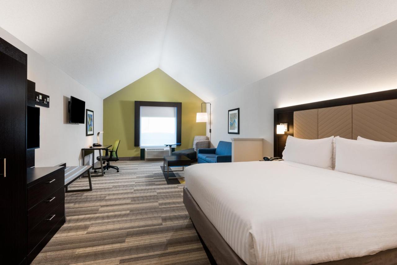 | Holiday Inn Express & Suites Florence I-95 & I-20 Civic Ctr, an IHG Hotel