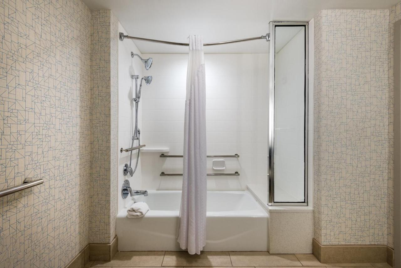 | Holiday Inn Express & Suites Florence I-95 & I-20 Civic Ctr, an IHG Hotel