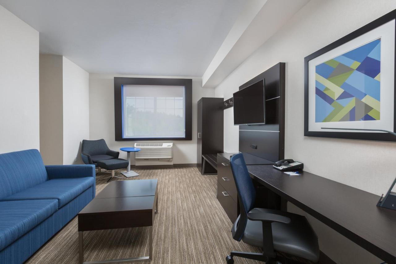 Deluxe King Suite at Holiday Inn Express Hotel & Suites Eugene Downtown-University by IHG
