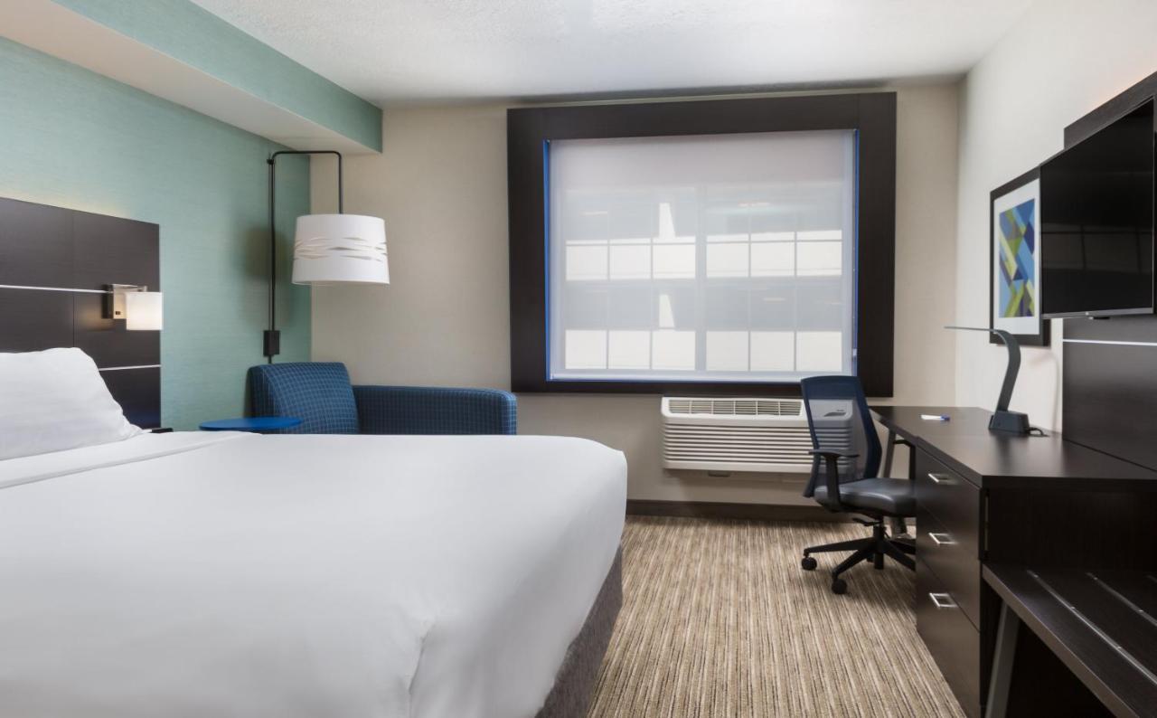 King Room at Holiday Inn Express Hotel & Suites Eugene Downtown-University by IHG