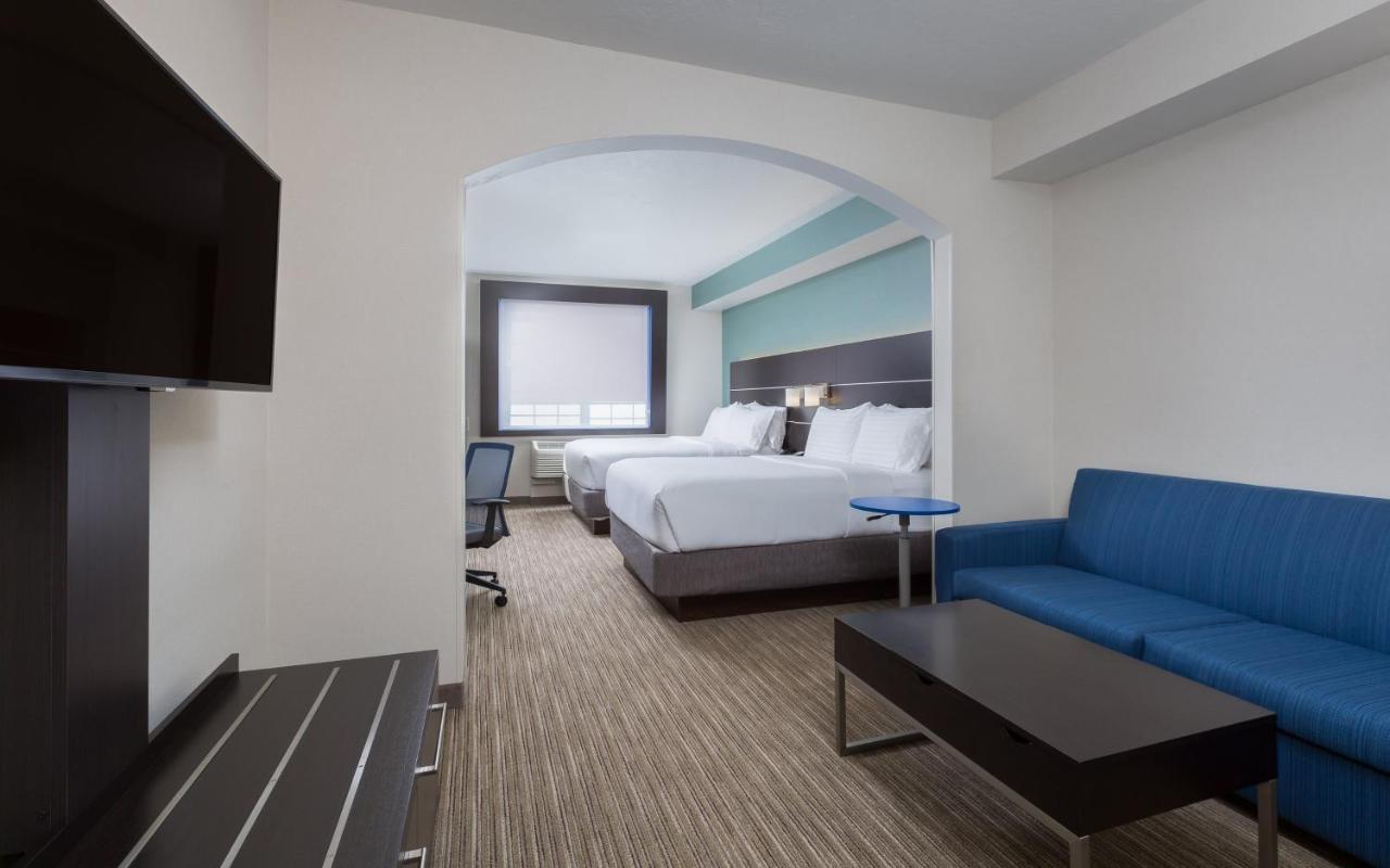 Queen Suite at Holiday Inn Express Hotel & Suites Eugene Downtown-University by IHG